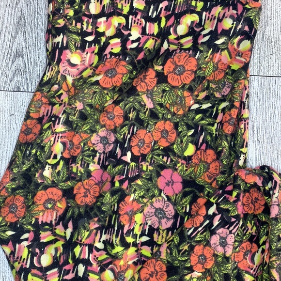 LuLaRoe Patterned Leggings | OS - Picture 2 of 5
